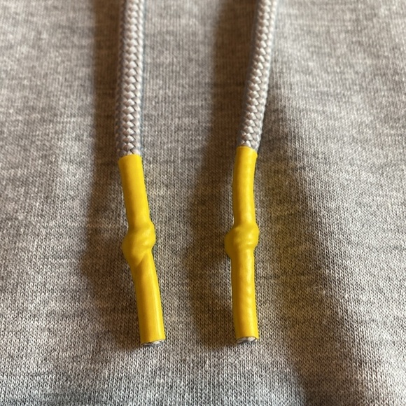 Umbro Gray Hooded Sweatshirt Size Medium in Like New Condition - Picture 4 of 8